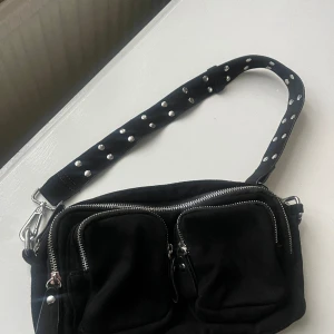 Svart väska ginatricot - Svart väska från ginatricot som är i nyskick😊