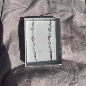 Ocean spike örhängen  - 39kr per par, finns flera i lager😊 kolla gärna in min instragram där jag främst sköter försäljningen 🤍 fler liknande smycken hittar ni på min sida 🥰