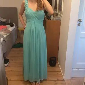 Jättefin blå balklänning!