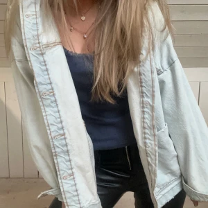 Jeansjacka - Snygg jeansjacka från zara. Nyskick