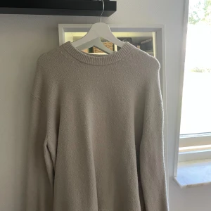 Arket stickad tröja - Strl: M Skick: 10/10 använd 2 ggr Nypris: 700kr