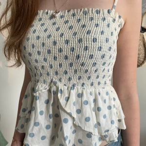 Prickigt topp  - En super fin Zara topp som inte längre kommer till användning. 💗 Den kan passa en XS också. 