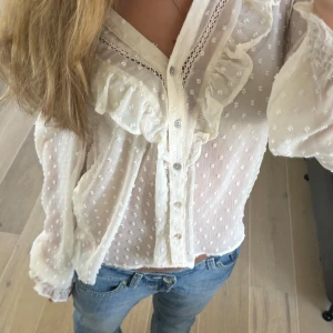 Zara blus! - Såå fin blus från zara! Endast använd 1 gång💞
