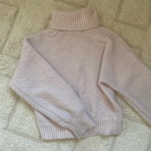 Stickad tröja - Ljusrosa stuickad tröja. För avhämtning! 