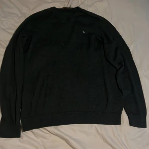 Morris tröja - Svart Morris tröja i merino ull. Den är liten i storleken så skulle säga att den mer passar XXL eller XL än XXXL. Helt ny endast provad. Inga defekter. Priset är inte fast!