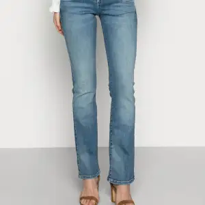 Ett par Ltb jeans modell valerie i storlek 26/30💕