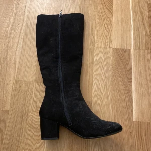 Boots  - Boots storlek 37, säljer pga att de va för små 