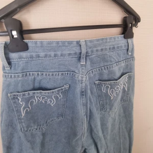 Jeans - Aldrig använda, så tyvärr är de lite skrynkliga 😭🫶