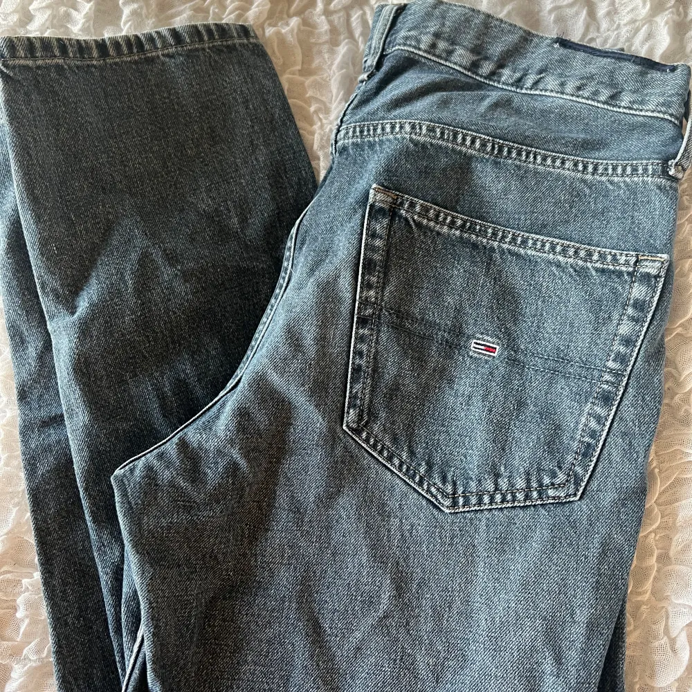 blå/grå jeans, modell DAD JEANS. Passar 185 cm lång. . Jeans & Byxor.