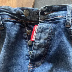 Ett par slim dsquared2 jeans som tyvärr inte passar mig längre