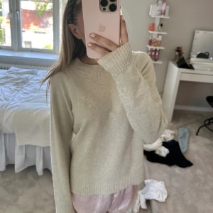 Stickad tröja - Mysig stickad tröja från vero Moda❤️Säljer pågrund av att den inte kommer till användning😍