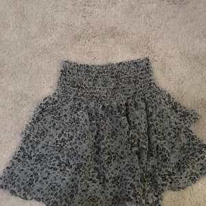 Chelsea kjol - Chelsea kjol i storlek S, perfekt nu till sommaren. Använd fåtal gånger. Nypris 400kr