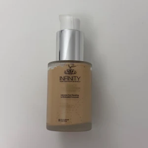 Concealer  - En concealer som inte är använd utan bara testat och tyckte att den var fel färg på mig!