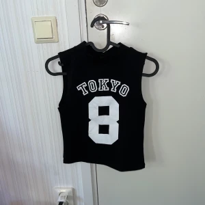 Linne - Linne med en liten liten polokrage i nacken