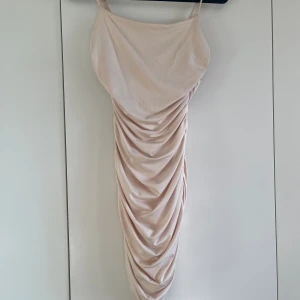 Klänning - Väldigt fin på!