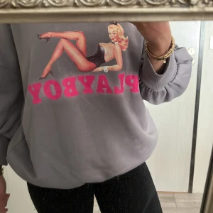 playboy sweatshirt - aldrig använt , kommer i bra skick!
