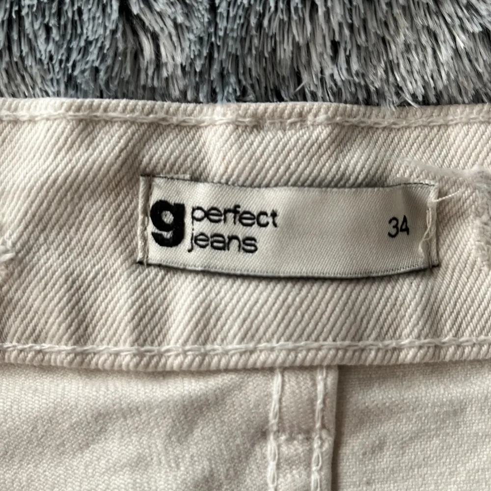 passar storleken S också, tycker dem är mer åt en 36 än 34. Jeans & Byxor.