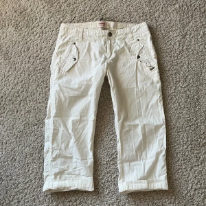 Cargopants  - Vita cargo/capribyxor! 