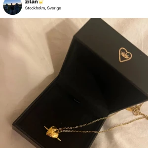 säljer💛 möts endast upp!!(sthlm) - hej! nu säljer jag mitt fina halsband ifrån maria nilsdotter. Skriv privat för mer info 💞 den är i helt nytt skick, inga defekter. org pris=3500