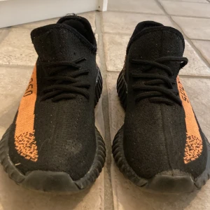 Skor - Säljer mina skor för dom är för små 