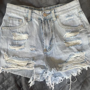 Jeansshorts - Såå sjukt fina jeansshorts perfekta nu inför sommaren 🤍🤍🤍 