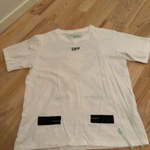 Off white t-shirt i storlek M, använd fåtal gånger! (Kan acceptera byten)
