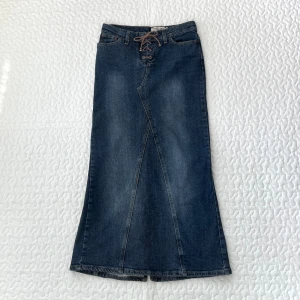 Vintage jeanskjol - Lång vintage jeanskjol i storlek xs, midjemått: 79cm längd: 91cm 🌸