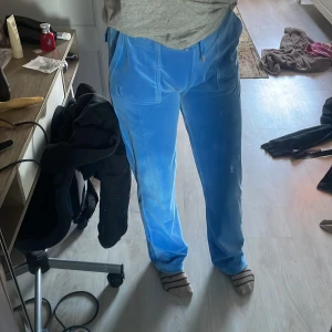 Juicy couture byxor  - Byxorna är knappt använda och i väldigt bra skick 