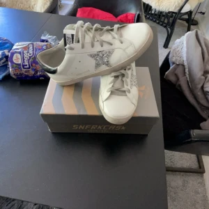 Golden goose  - Fina golden goose skor i bra skick. Skriv vid frågor och funderingar. OBS!! Inget kvitto