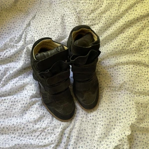 Isabel marant skor - oanvända  - Helt oanvända Isabel Marant skor säljes i storlek 37. 