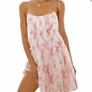 Somrig klänning - En supersöt klänning från dressy. Endast testad, skriv för frågor💕