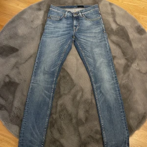 Tiger of sweden jeans - Säljer dessa feta jeans den tiger of sweden då dem var för stora för mig. Bra skick aldrig använda. Passar den som är 170/175cm lång. Pris kan även diskuteras.