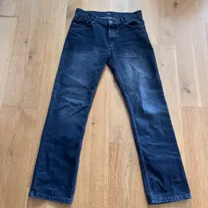 Elis Monten jeans i strl 32/32 Väldigt sparsamt använda, bra skick  Har liknande passform som ett par Levis 501