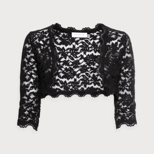 Supersnygg spets bolero!! - SUPERFIN bolero i spets, köpt på Zalando för 499kr, använd några gånger så fint skick🩷!!!