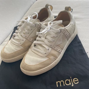 Maje skor - Säljer dessa majeskorna, innermått 24 cm, Ny rengjorda!❤️nypris 1500kr