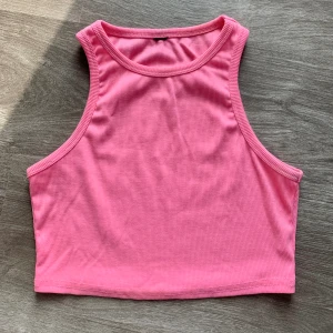 rosa topp - I storlek (S) Säljer för 45kr
