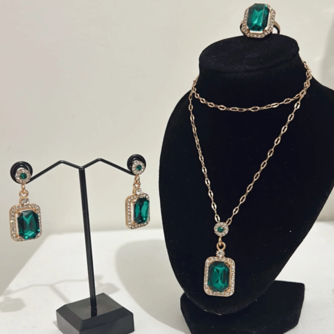 Beautiful Green Stone Set  - 92