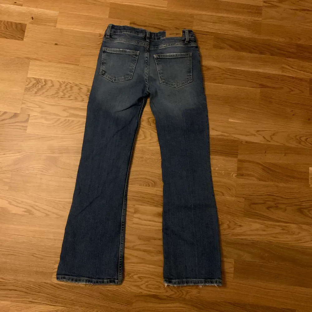 Ett par superfina bootcut jeans från Gina tricot.❤️ Frakt för 13 kr.💕. Jeans & Byxor.