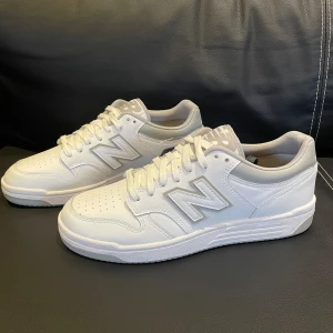 New balance shoes  - Never used in new condition. Size 42. If you want more pictures or discuss the price, just ask!!💕