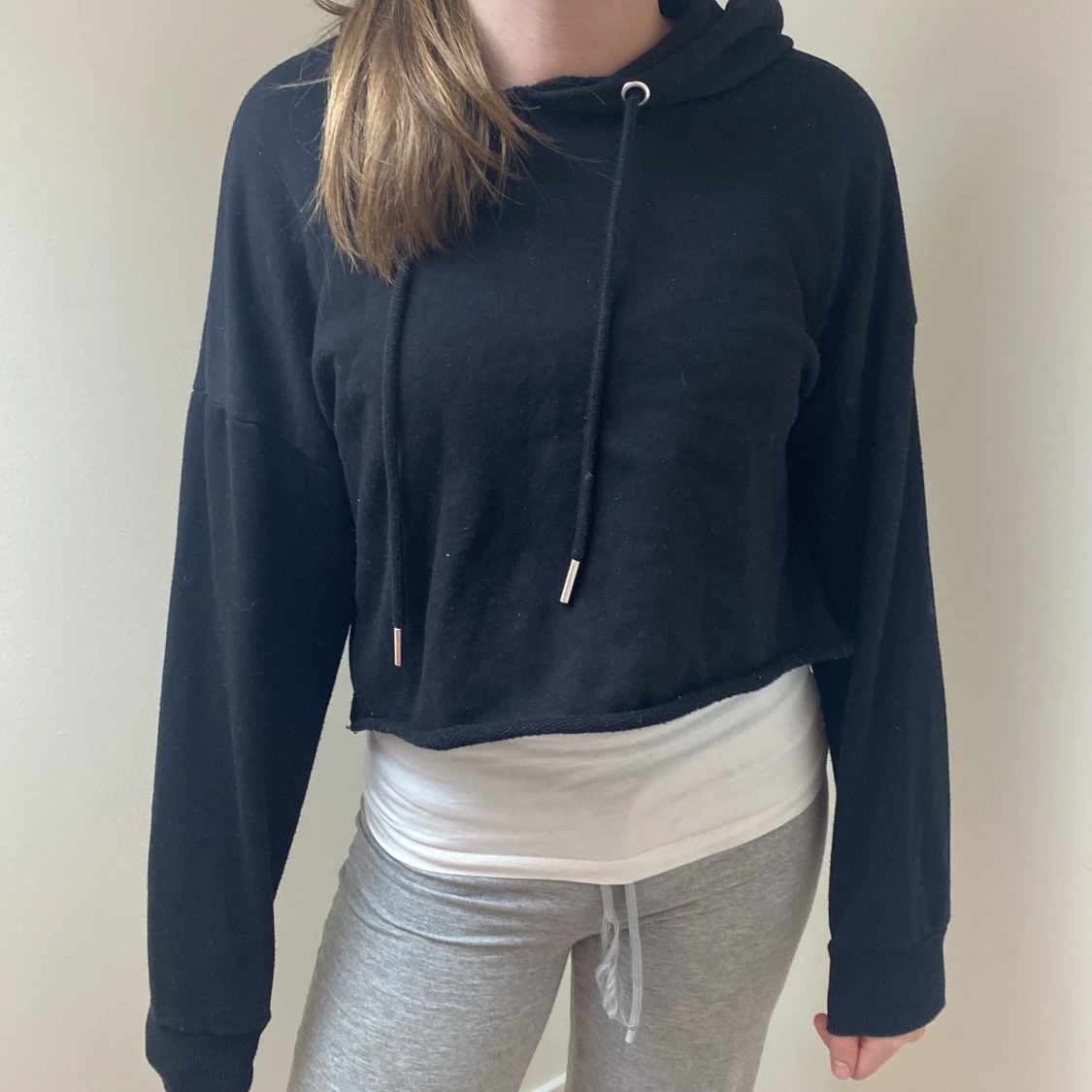 Svart cropped hoddie tröja