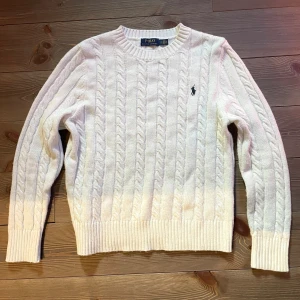 Polo Ralph Lauren tröja - Säljer min polo tröja som är använd 1 gång storlek S Nypris ≈1500kr (priset kan diskuteras)