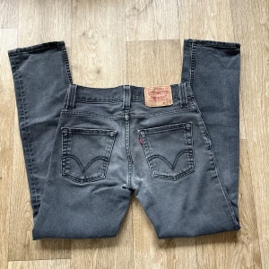 Levis jeans - Snygga jeans från levis i grå färg! Bra skick