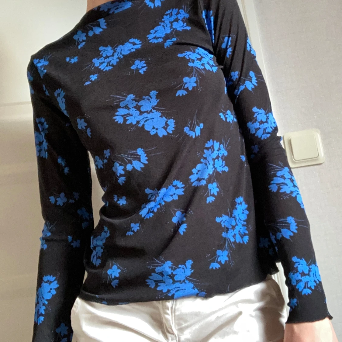 Långärmad off shoulder tröja  - 90