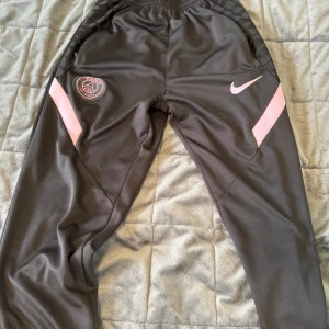 Paris- Saint german Byxor  - Skick 10/10, öppen för prisförslag Storlek S