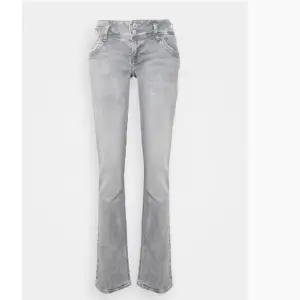 Säljer dessa gråa jeans från Ltb, köpte dessa här men passar dessvärre inte mig! Strl 36