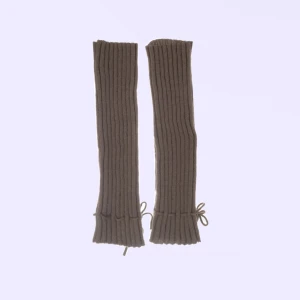 bruna armvärmare 🤎 - jättefina armvärmare köpta på sellpy, säljer då de inte längre används🤎