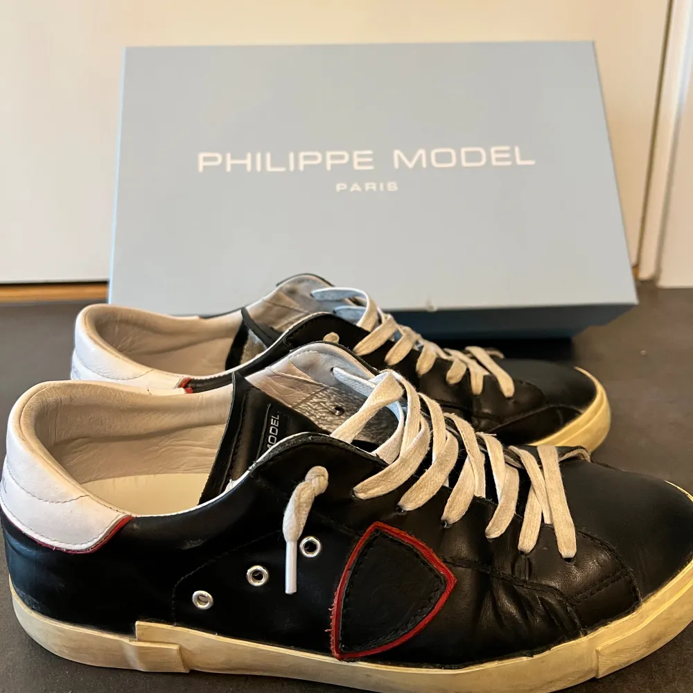 Snygga Philippe Model skor i gott skick, storlek EU 42.. Skor.