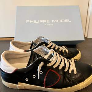 Snygga Philippe Model skor i gott skick, storlek EU 42.