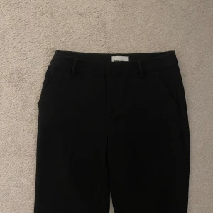 Kostymbyxor - Svarta raka kostymbyxor från Gina! Använder ej längre :)