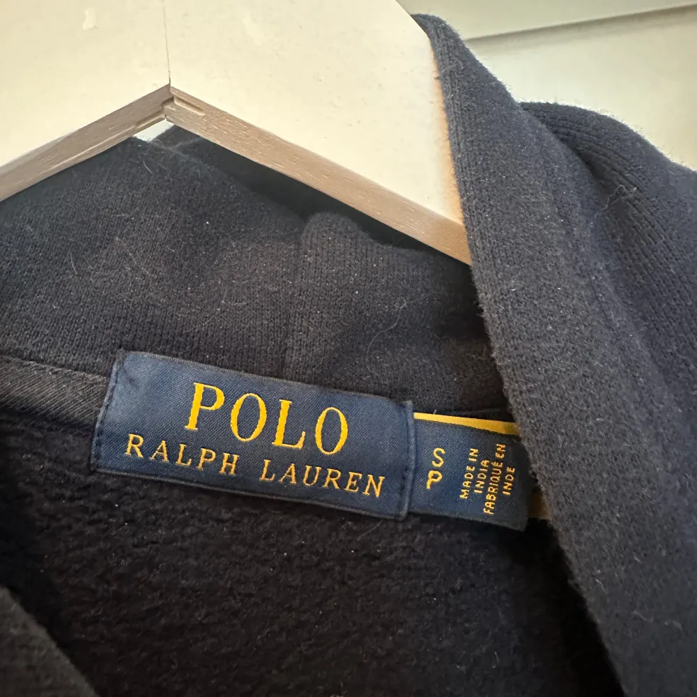 Säljer fin ralphlauren hoodie 💕💕 kan skicka bild på qr kod för äktenhets bevis, . Hoodies.